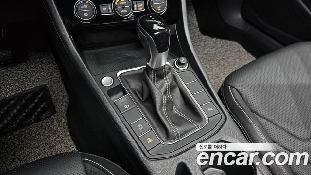 Volkswagen Jetta 2023 — photo 12