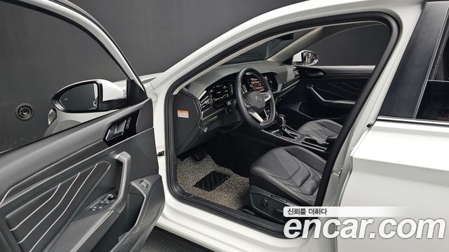 Volkswagen Jetta 2023 — photo 13