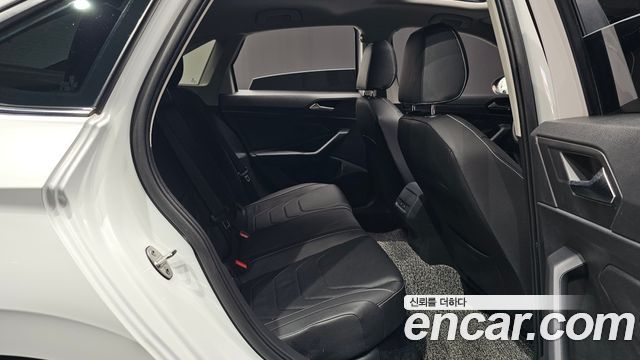 Volkswagen Jetta 2023 — photo 17
