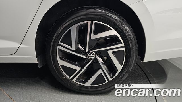 Volkswagen Jetta 2023 — photo 7
