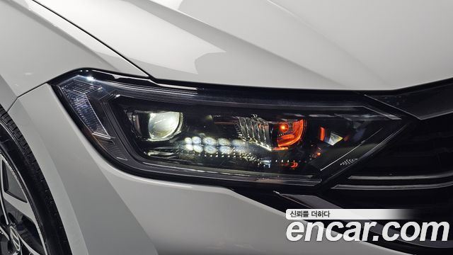 Volkswagen Jetta 2023 — photo 8