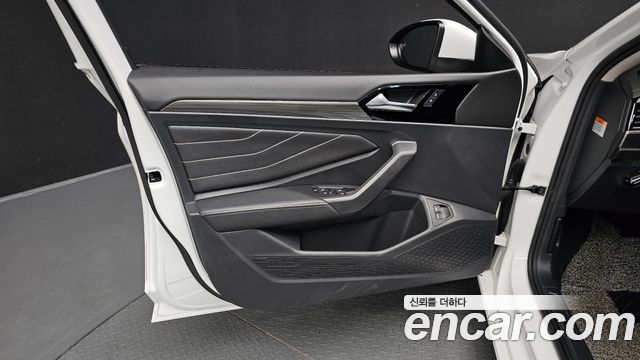 Volkswagen Jetta 2023 — photo 14