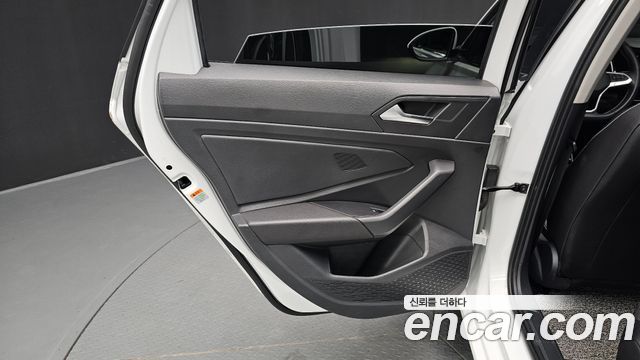 Volkswagen Jetta 2023 — photo 15