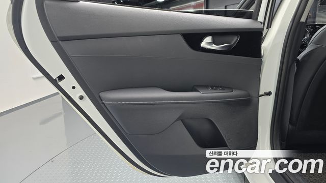Kia K3 2022 — photo 15