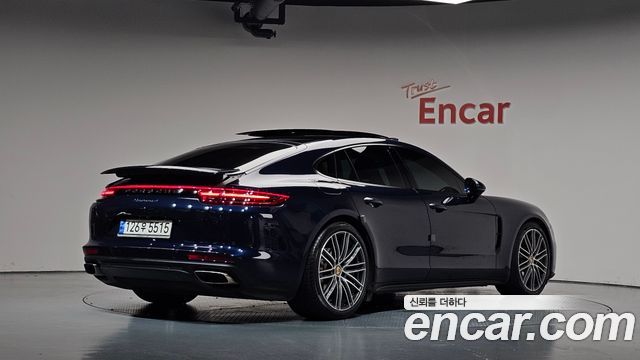 Porsche Panamera 2018 — photo 2