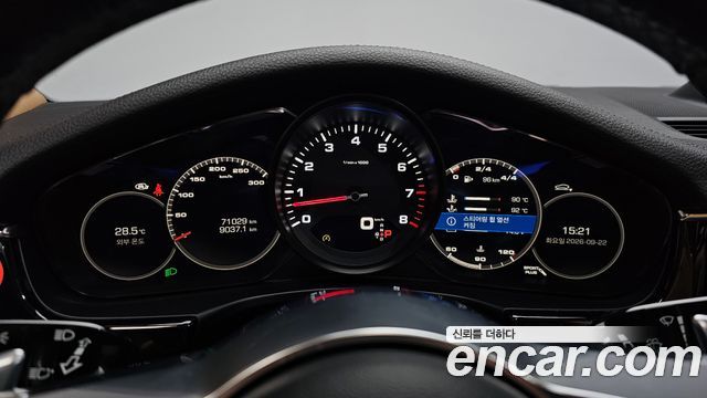 Porsche Panamera 2018 — photo 11