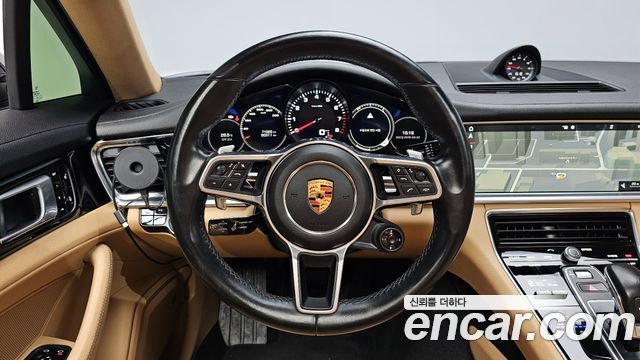 Porsche Panamera 2018 — photo 19