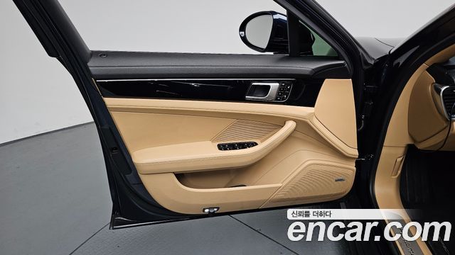 Porsche Panamera 2018 — photo 14