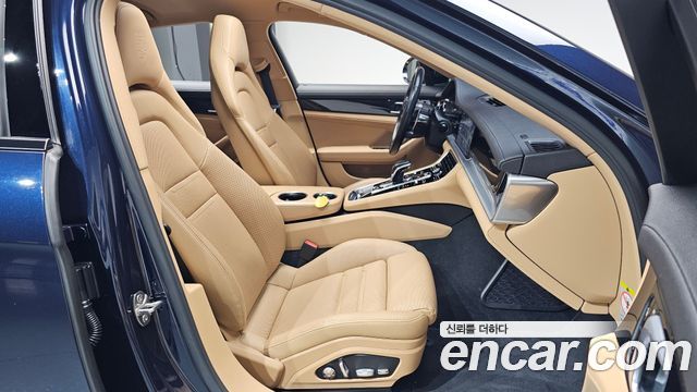 Porsche Panamera 2018 — photo 16