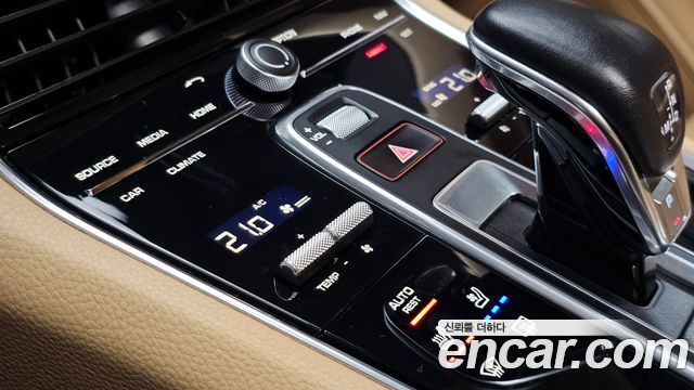 Porsche Panamera 2018 — photo 27