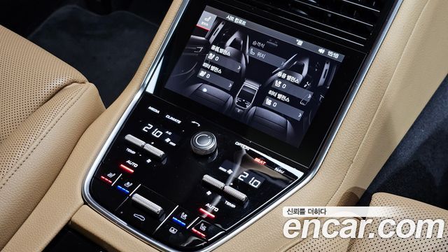 Porsche Panamera 2018 — photo 28