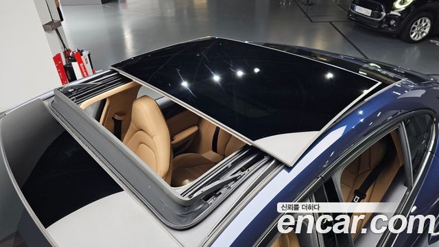 Porsche Panamera 2018 — photo 32