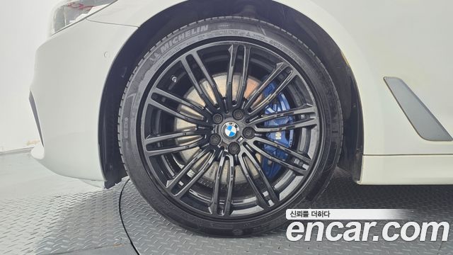 BMW 5-Series 2018 — photo 5