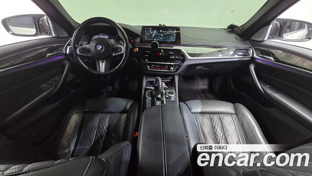 BMW 5-Series 2018 — photo 10