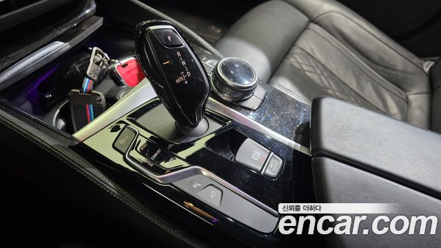 BMW 5-Series 2018 — photo 12