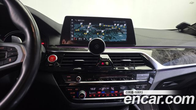 BMW 5-Series 2018 — photo 18