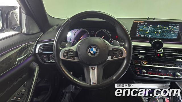 BMW 5-Series 2018 — photo 19