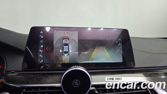 BMW 5-Series 2018 — photo 20