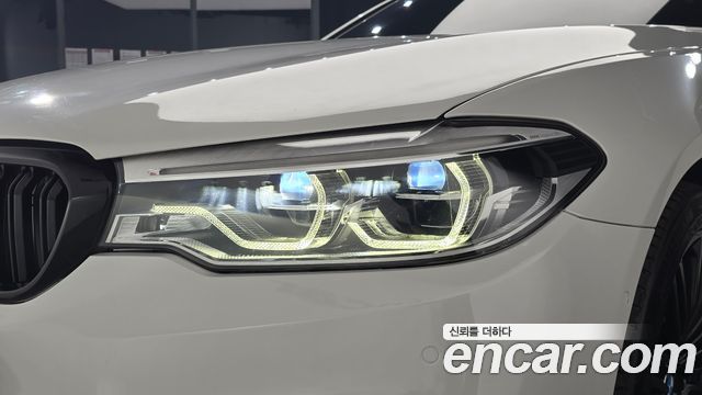 BMW 5-Series 2018 — photo 8