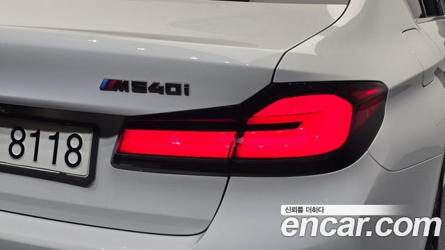 BMW 5-Series 2018 — photo 9
