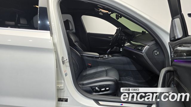 BMW 5-Series 2018 — photo 16