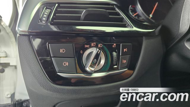 BMW 5-Series 2018 — photo 28