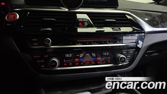 BMW 5-Series 2018 — photo 30