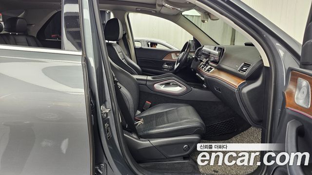 Mercedes-Benz GLE-Class 2020 — photo 11