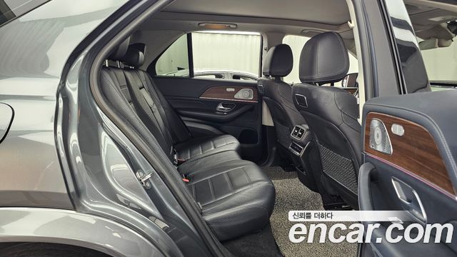 Mercedes-Benz GLE-Class 2020 — photo 12