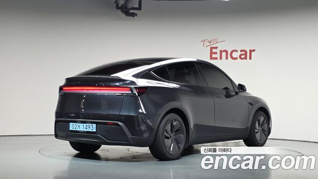 Tesla Model Y 2026 — photo 2