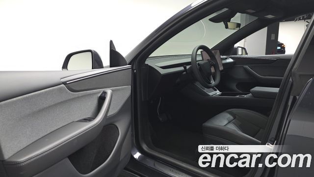 Tesla Model Y 2026 — photo 13