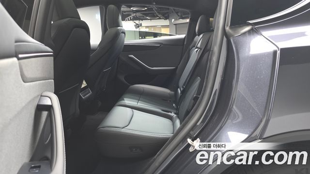 Tesla Model Y 2026 — photo 18