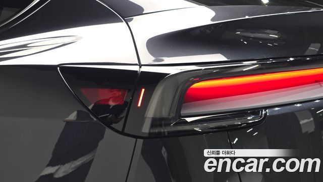 Tesla Model Y 2026 — photo 9