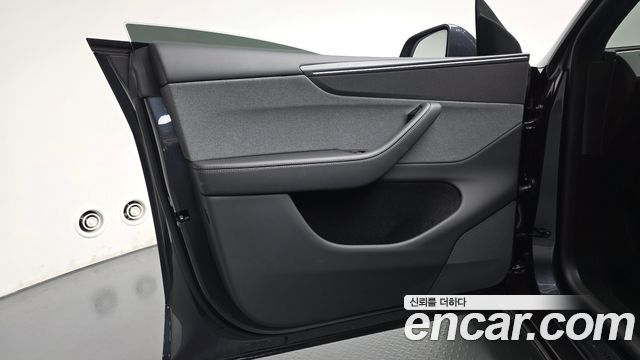 Tesla Model Y 2026 — photo 14