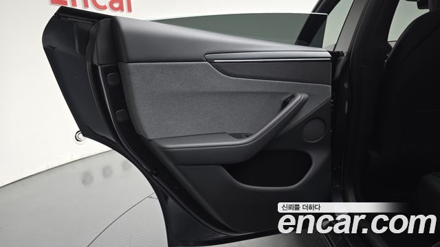 Tesla Model Y 2026 — photo 15