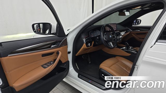 BMW 5-Series 2021 — photo 13