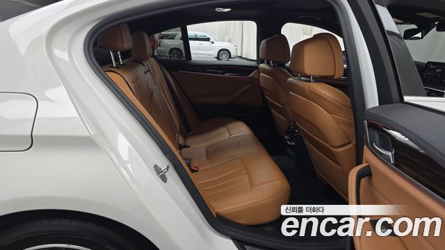 BMW 5-Series 2021 — photo 17
