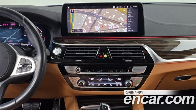 BMW 5-Series 2021 — photo 18