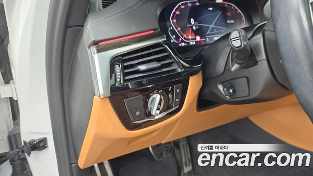 BMW 5-Series 2021 — photo 26