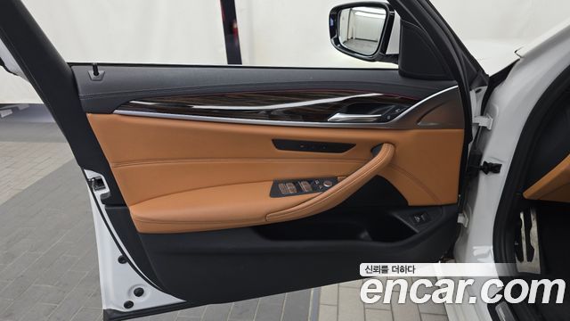BMW 5-Series 2021 — photo 14