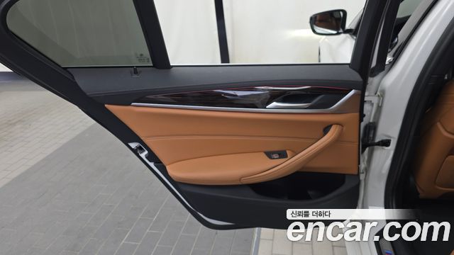 BMW 5-Series 2021 — photo 15