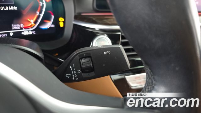 BMW 5-Series 2021 — photo 27