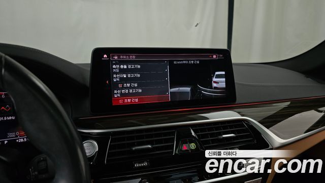 BMW 5-Series 2021 — photo 30