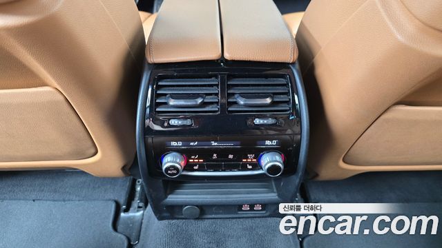 BMW 5-Series 2021 — photo 31