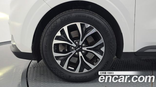 Kia Canival 2023 — photo 5