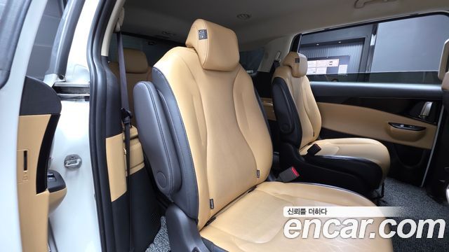 Kia Canival 2023 — photo 17