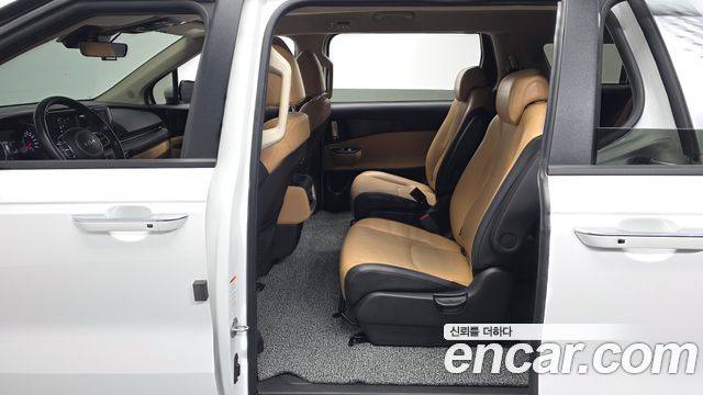 Kia Canival 2023 — photo 18