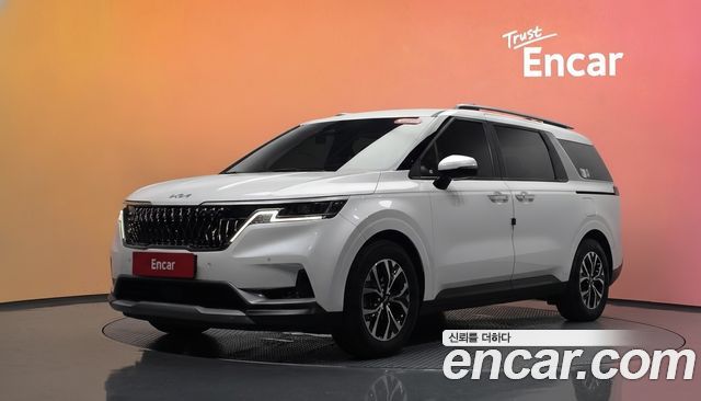 Kia Canival 2023 — photo 1