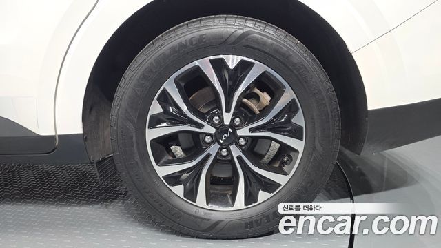 Kia Canival 2023 — photo 7