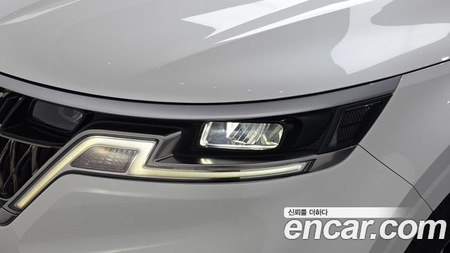 Kia Canival 2023 — photo 8